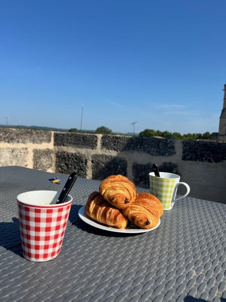 Insolite Studio -La Tour Des Templiers- Montfrin Exterior foto
